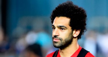 فيديو.. الجماهير تلتقط سيلفى مع الأسطورة محمد صلاح