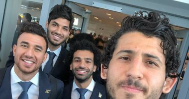 شيك وعصرى واللون الأزرق له معنى.. ستايلست تحلل إطلالة لاعبى منتخب مصر