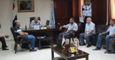 رئيس مدينة إسنا يبحث حلول إنهاء أزمة المياة الجوفية بالمدينة بتغيير شبكات المياة