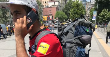 من القاهرة لموسكو.. "أحمد عصام" قرر يسافر لأرض المونديال بالاسكوتر