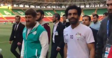 فيديو.. رئيس الشيشان يستقبل محمد صلاح بملعب أحمد أرينا فى جروزني