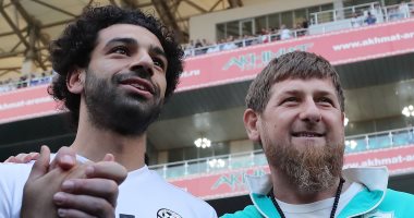 رئيس الشيشان يتقدم الجماهير لتحية المنتخب المصرى فى مرانه الأول