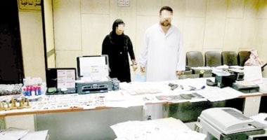 ليلة سقوط "القنصل" فى حدائق الأهرام.. المتهم أسس موقعا عبر الإنترنت لبيع الشهادات الجامعية المزورة.. الحقوق بـ5 آلاف والطب بـ15 ألفا.. وخبير أمنى: الداخلية تمتلك تقنيات حديثة لملاحقة المزورين