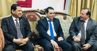 محافظ الغربية ورئيس جامعة طنطا يتناولان الافطار مع أعضاء هيئة التدريس 