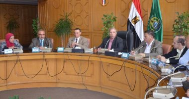 محافظ الإسماعيلية يناقش أداء عمل المراكز التكنولوجية والمنظومة الإلكترونية