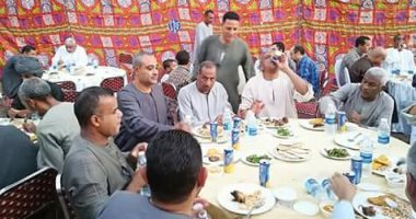 صور.. الهلال يعانق الصليب فى الصعيد.. حفل إفطار لـ 400 مسلم ورفع الآذان فى قلب كنيسة رئيس الملائكة ميخائيل بالأقصر.. والقس فلوباتير رزق: رداً لجميلهم بدعوتنا على موائدهم فى رمضان.. ويؤكد: الكل على قلب رجل واحد
