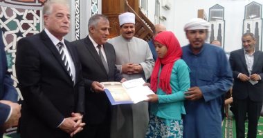 فيديو.. محافظ جنوب سيناء يكرم حفظة القرآن الكريم فى ليلة القدر  بطور سيناء