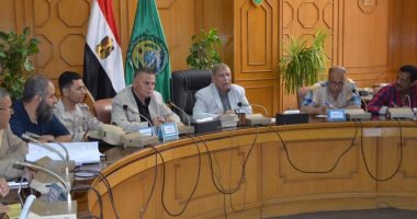 محافظ الإسماعيلية يستعرض موقف المرحلة الثانية لمشروع تطوير الشوارع والميادين
