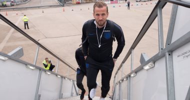 شاهد.. منتخب إنجلترا يتوجه إلى روسيا استعدادا للمونديال
