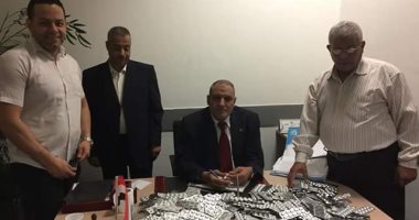 مطار القاهرة يضبط راكبا قادما من الصين حاول تهريب كروت ميمورى بمليون جنيه