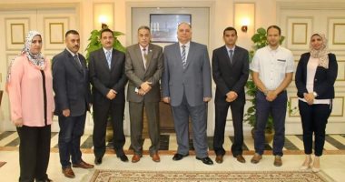 رئيس "القابضة للمطارات" يلتقى أعضاء اللجنة النقابية للشركة 