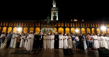صور.. السوريون يحيون ليلة القدر بالاعتكاف فى المسجد الأموى بدمشق