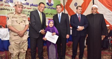 صور.. محافظ أسيوط يكرم 80 فائزا فى مسابقة حفظ القران الكريم