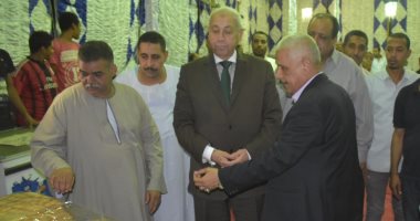 محافظ أسوان يفتتح معرض "أهلاً بالعيد".. صور وفيديو