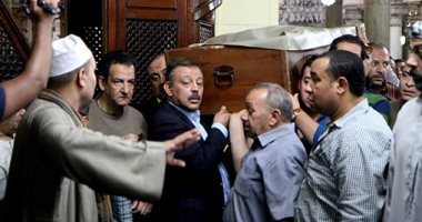 تشييع جثمان والد الإعلاميين عمرو وعلاء الكحكى بحضور نجوم الإعلام