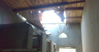 صور.. شكوى من تهالك مسجد بقرية عرب قصر هور بالمنيا وتوقف الصلاة به