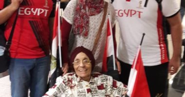 حكاية أم المشجعين.. حمى ذات الـ"80 عاما" من إفريقيا لروسيا "خلف المنتخب"
