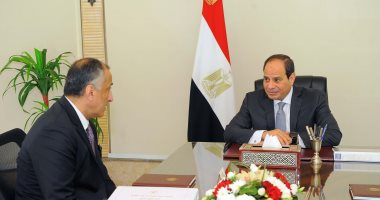 السيسي يجتمع بمحافظ البنك المركزى ويؤكد أهمية الحفاظ على الاستقرار النقدى