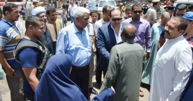 صور.. محافظ سوهاج يتفقد أعمال النظافة ورفع الاشغالات بحى غرب