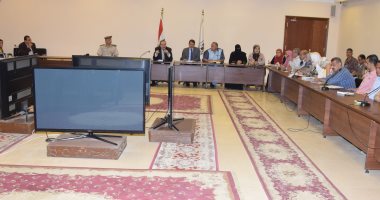 محافظ بني سويف يطالب الإدارات بإعداد خطة عمل تحتوى على رؤية وآليات محددة 