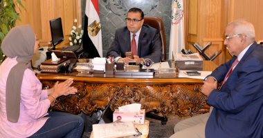 رئيس جامعة المنصورة يتابع مراحل تنفيذ نظام ذكى لتتبع الأطفال وحمايتهم