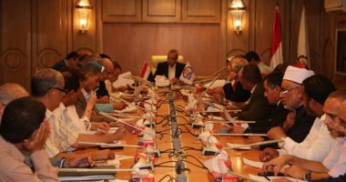 محافظ قنا يعقد اجتماع المجلس التنفيذى
