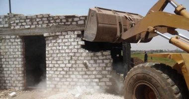 رئاسة مركز الخارجة تنفذ حملة مكبرة لإزالة المنشآت الآيلة للسقوط بالوادى الجديد