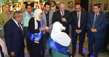 محافظ المنيا يوزع 100 جهاز عروسة على الفتيات الأيتام وغير القادرات "صور"