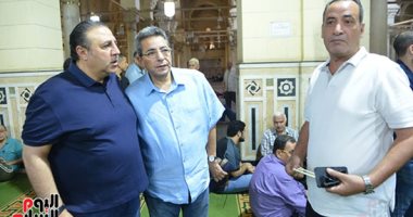 محمود سعد وجابر القرموطى ومدكور فى جنازة والد علاء وعمرو الكحكى - صور