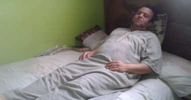 صور.. أشرف يحتاج لمشروع يعيش منه وتكلفة جراحة وتسديد ديونه وعلاج زوجته 
