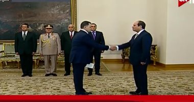 وزير الداخلية الجديد ينتمى لمدرسة الأمن الوطنى.. تاريخ حافل فى اصطياد كوادر الإرهاب.. صاحب مبادرة مداهمة معسكرات الإرهابيين بالصحراء.. تخرج من كلية الشرطة بالثمانينات وتدرج فى المناصب حتى تولى الحقيبة الوزارية