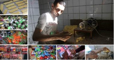 ما تبقى من عيد التسعينيات.. صاجات الكحك فرحة على رؤوس الستات المصرية من البيت للفرن.. بيجامات وإكسسوارات الوقفة مابتروحش عليها.. والعروسة الباربى ومسدس المياه أول لعبة يشتريها الأطفال من العيدية