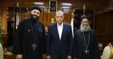 محافظ قنا يستقبل وفدا قبطيا للتهنئة بعيد الفطر المبارك.. صور
