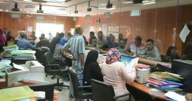 صور.. إقبال على تقديم طلبات تقنين أوضاع اليد قبل الإغلاق
