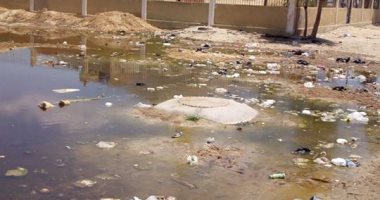 صور..مياه الصرف الصحى تغرق منطقة السبع عمارات فى القنطرة شرق
