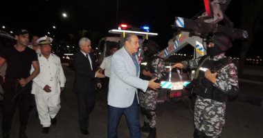 صور.. مدير أمن السويس يتفقد قوات تأمين احتفالات عيد الفطر