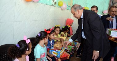 محافظ القليوبية يشارك الأيتام والمرضى فرحة عيد الفطر المبارك