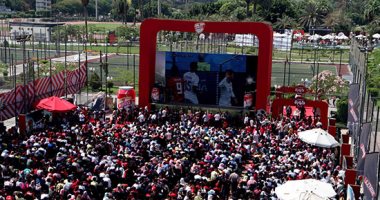  الجماهير المصرية يتابعون مباراة منتخب مصر بنادى الجزيرة
