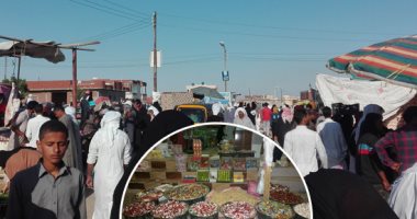صور.. أسواق شمال سيناء تنتعش فى "يوم الوقفة التسويقى".. الأهالى يحيون تقليد كل عيد بالخروج للأسواق مع أسرهم لشراء الملابس والحلويات..و"التموين" تشدد الرقابة والغرفة التجارية تؤكد توفر كل مستلزمات العيد