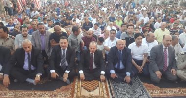 محافظ دمياط يؤدى صلاة العيد بساحة ميدان الساحة  