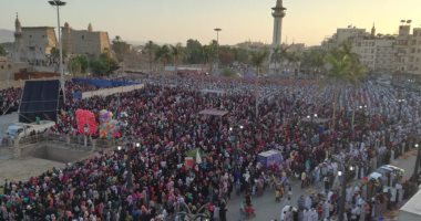 آلاف المواطنين بالسويس والمنوفية والأقصر يؤدون صلاة عيد الفطر