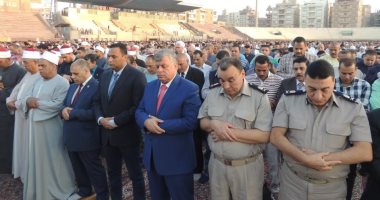 محافظو سوهاج والشرقية والبحر الأحمر يؤدون صلاة العيد وسط المواطنين