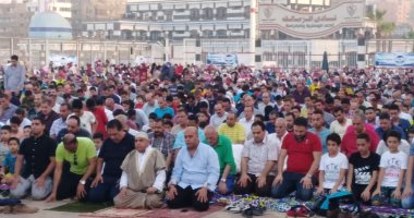 صور.. رواد الزمالك يؤدون صلاة العيد داخل النادى