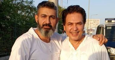 "مش بس فى المسلسل".. ياسر جلال ومحمد رياض يؤديان صلاة العيد سويا مع أسرتيهما
