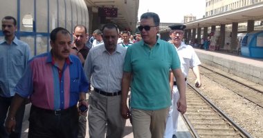 صور.. جولات ميدانية لوزير النقل بالسكة الحديد والمترو والمراكب النيلية