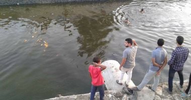 صور.. انتشال جثة شاب غرق بمياه ترعة فى كفر الشيخ