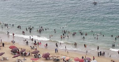 "السياحة والمصايف" بالإسكندرية: نسبة إشغالات الشواطئ 65% فى ثانى أيام العيد