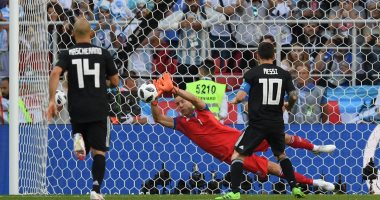 الأرجنتين تفتتح مشوارها فى كأس العالم بتعادل مخيب أمام أيسلندا.. هجوم التانجو فشل أمام صمود دفاع "أحفاد الفايكنج".. ميسى يهدر أول ركلة جزاء فى مونديال روسيا تحت أنظار مارادونا.. وفينبوجاسون يدخل التاريخ