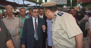 فيديو وصور.. جولة ميدانية لمحافظ الفيوم على مواقف السيارات  