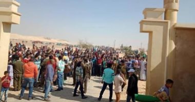 صور.. المصريون والأجانب يحتفلون بثانى أيام العيد بمنطقة مصر الوسطى